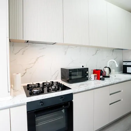Soni Luxury 1286 Plaza With Private Parking & Self Check-in