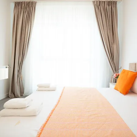 Soni Luxury 1286 Plaza With Private Parking & Self Check-in 布加勒斯特