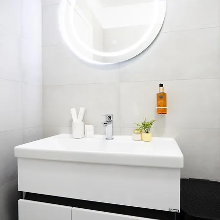 Soni Luxury 1286 Plaza With Private Parking & Self Check-in 布加勒斯特