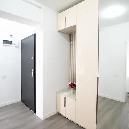 Soni Luxury 1286 Plaza With Private Parking & Self Check-in *